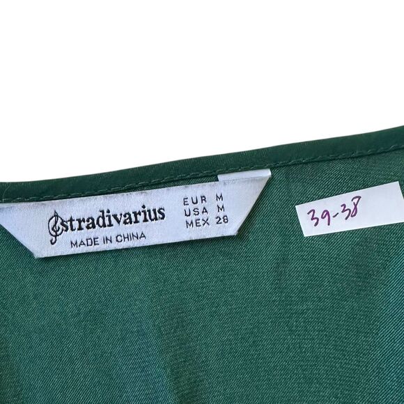 Stradivarius Green Satin V-neck Crop Top Women's Size Medium | 39-38 - Picture 3 of 6